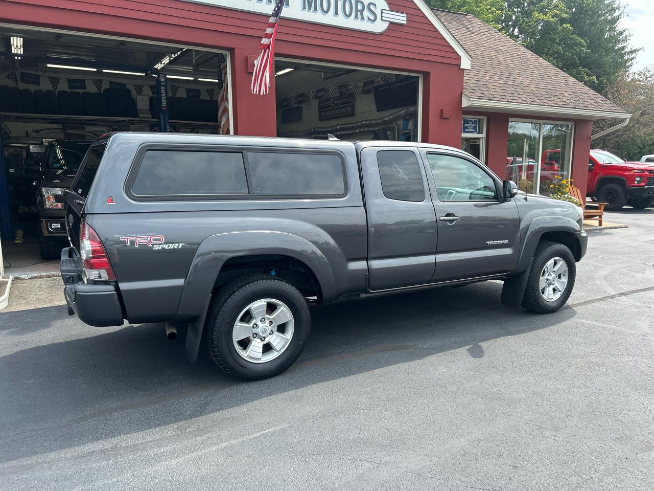 Toyota Tacoma 4WD Access Cab V6 AT TRD Sport (Natl) 2012