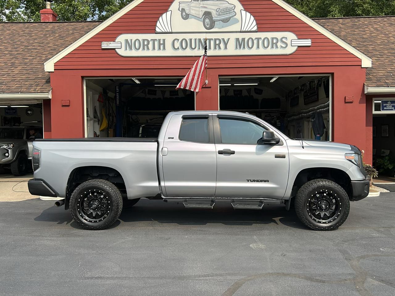 2014 Toyota Tundra 4WD Truck Double Cab 5.7L V8 6-Spd AT SR5 (Natl)