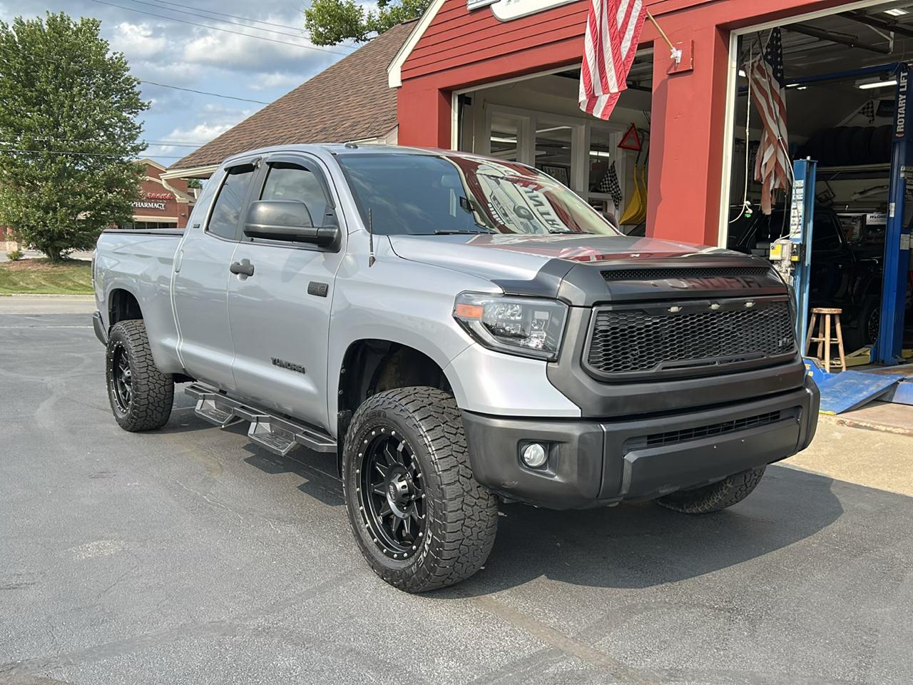 Toyota Tundra 4WD Truck Double Cab 5.7L V8 6-Spd AT SR5 (Natl) 2014