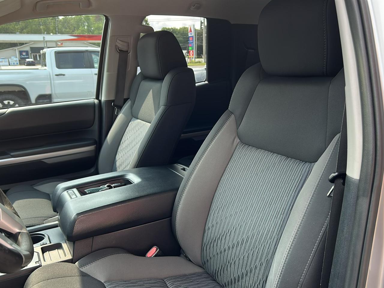 Toyota Tundra 4WD Truck Double Cab 5.7L V8 6-Spd AT SR5 (Natl) 2014