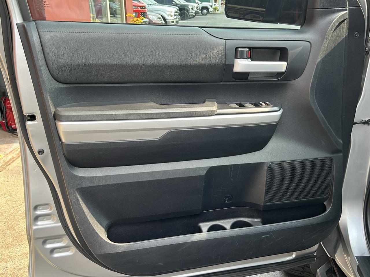 Toyota Tundra 4WD Truck Double Cab 5.7L V8 6-Spd AT SR5 (Natl) 2014