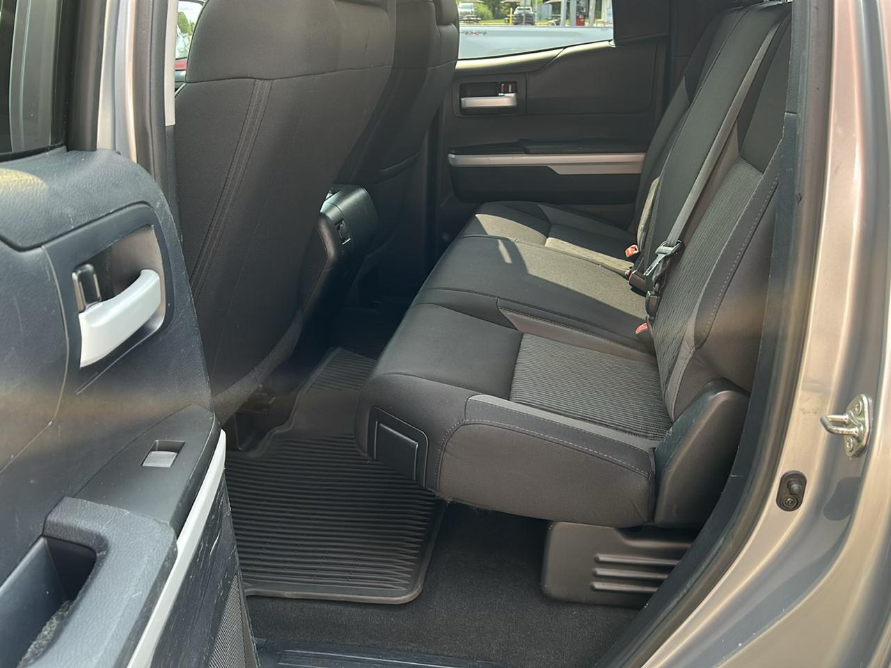 Toyota Tundra 4WD Truck Double Cab 5.7L V8 6-Spd AT SR5 (Natl) 2014