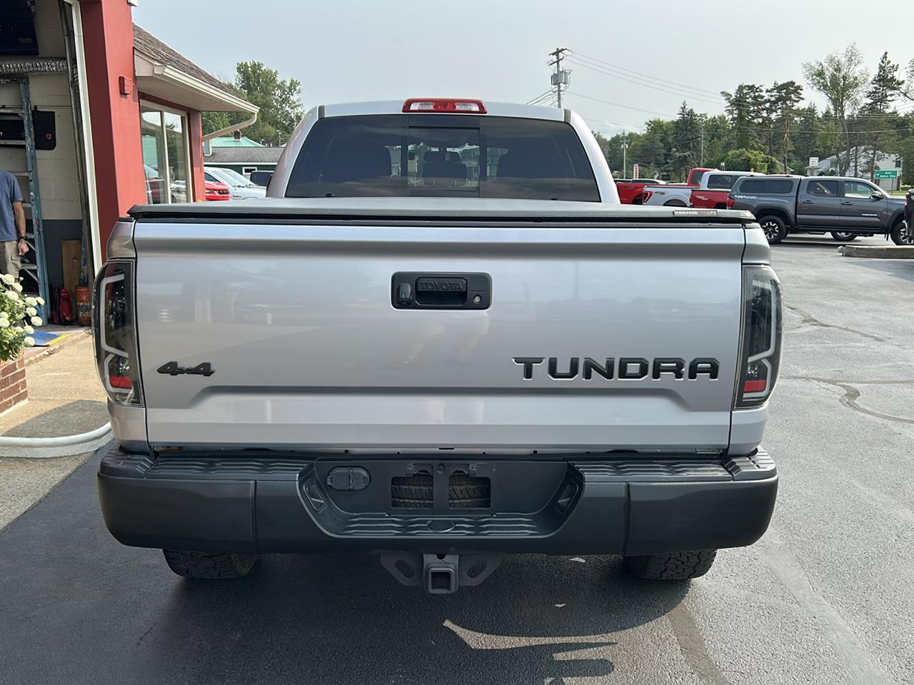 Toyota Tundra 4WD Truck Double Cab 5.7L V8 6-Spd AT SR5 (Natl) 2014