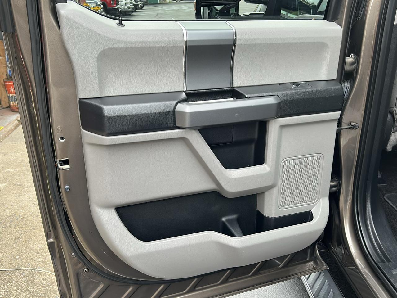Ford F-150 4WD SuperCrew 145" XLT 2016