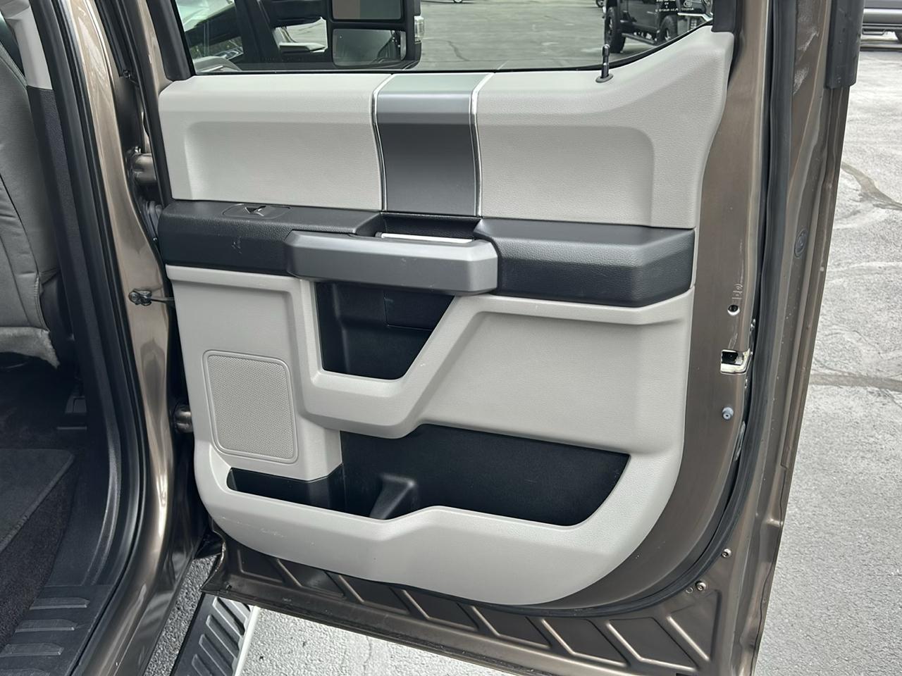 Ford F-150 4WD SuperCrew 145" XLT 2016