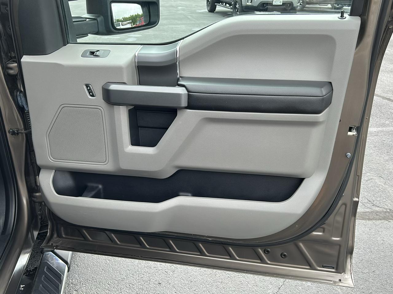 Ford F-150 4WD SuperCrew 145" XLT 2016