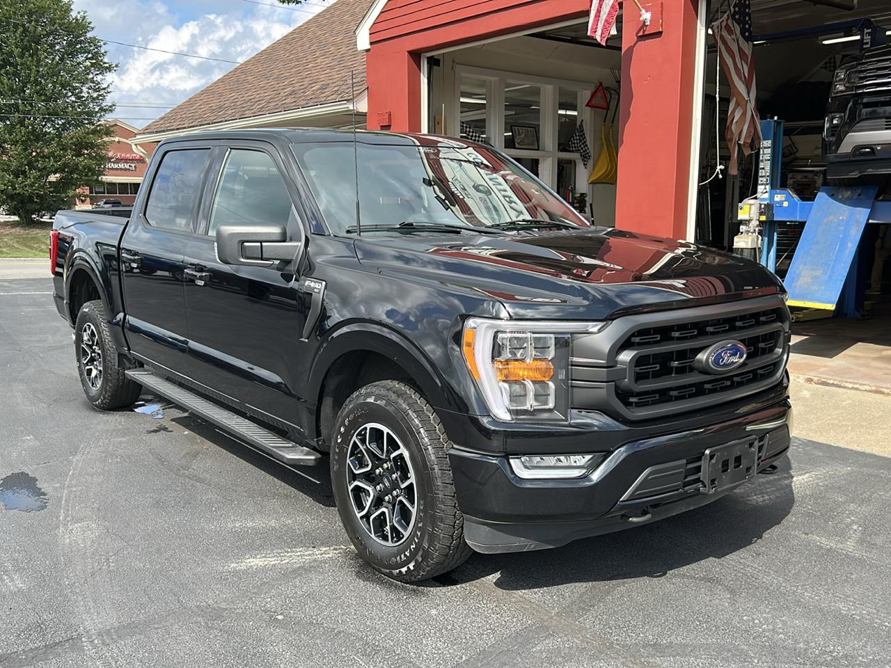 Ford F-150 4WD SuperCrew 145" XLT 2021