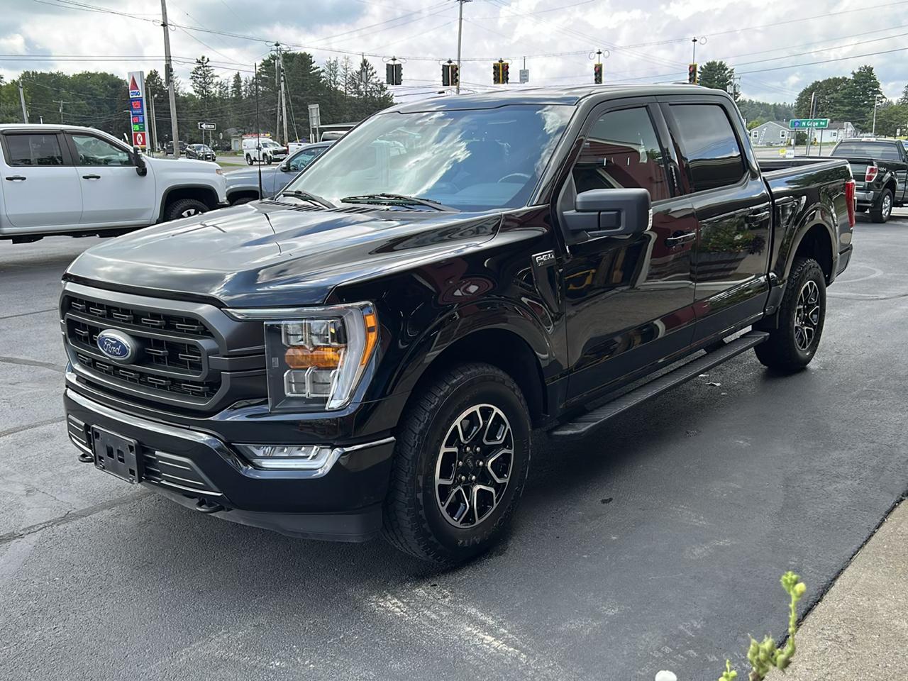 Ford F-150 4WD SuperCrew 145" XLT 2021