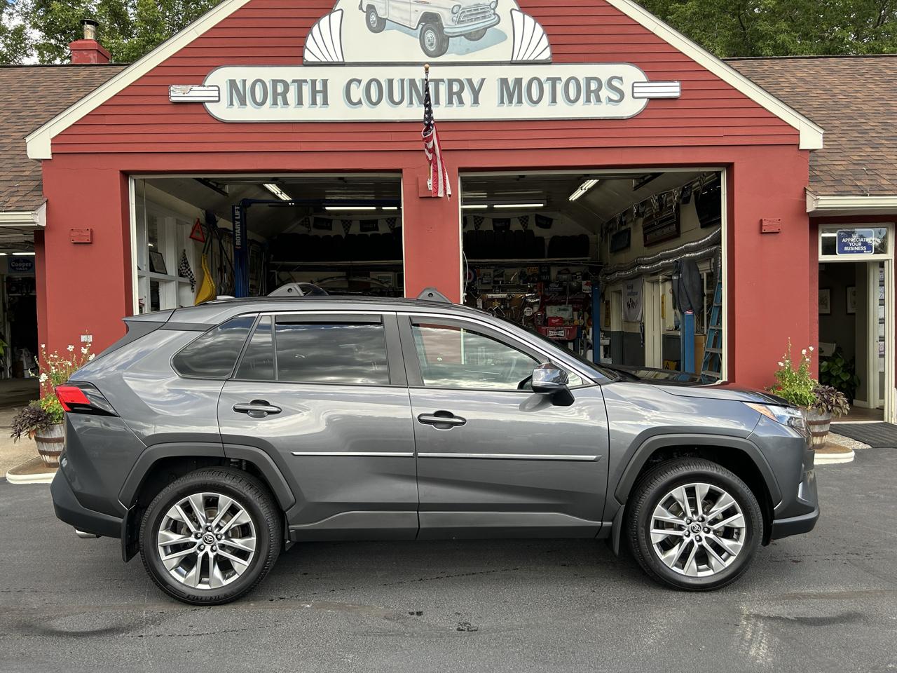 Toyota RAV4 XLE Premium AWD (Natl) 2023