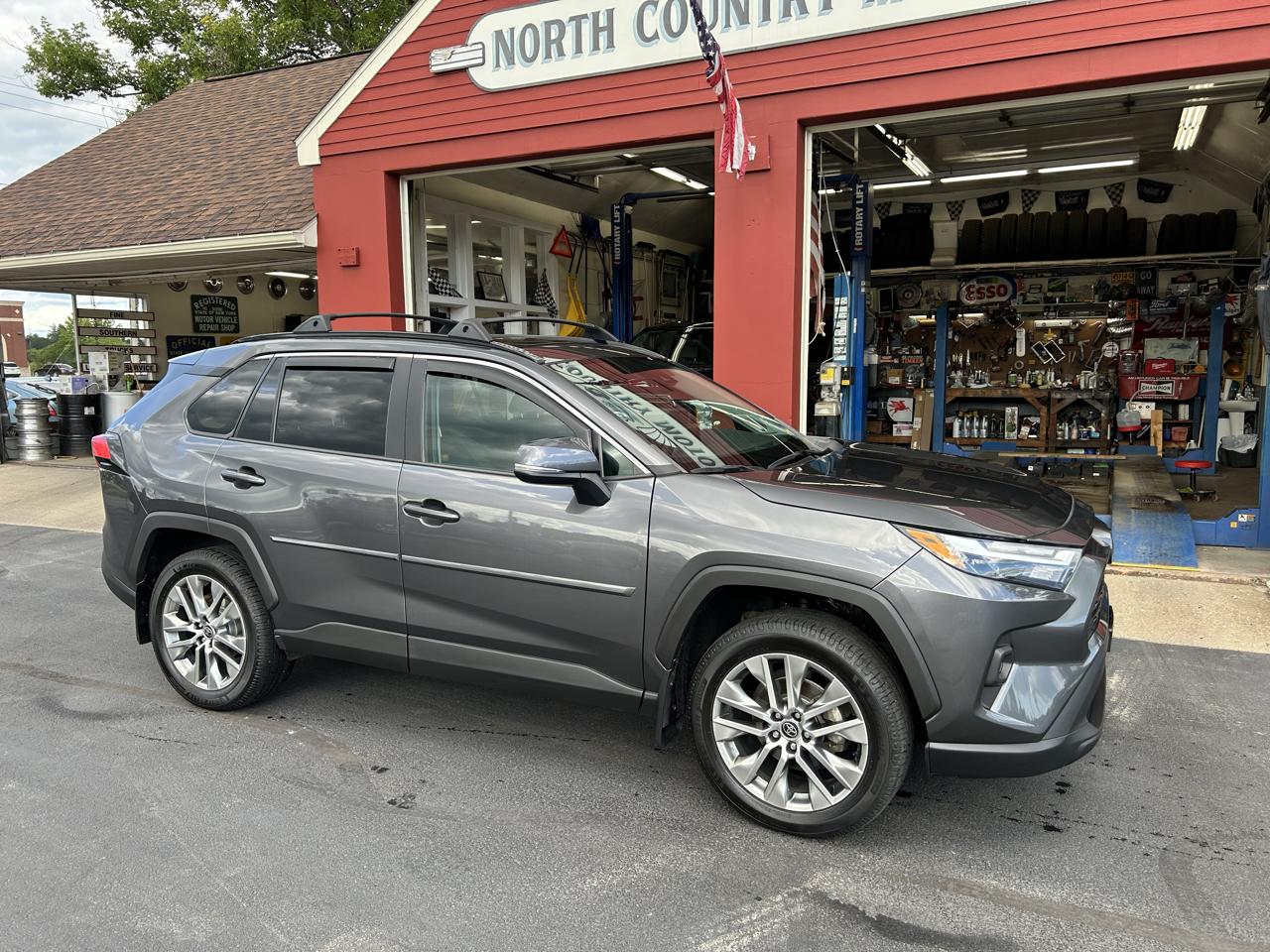 Toyota RAV4 XLE Premium AWD (Natl) 2023