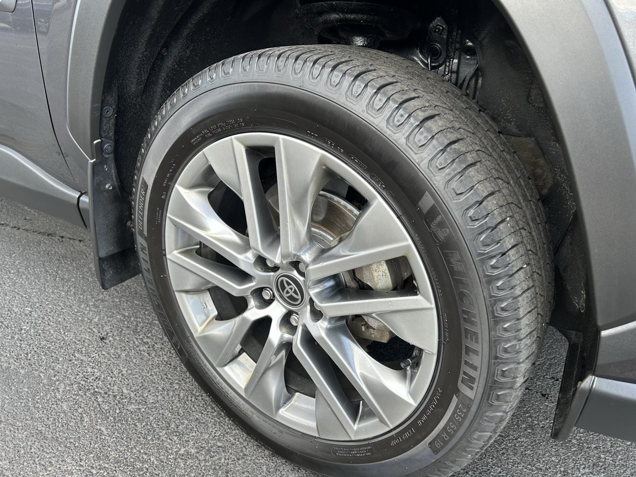 Toyota RAV4 XLE Premium AWD (Natl) 2023
