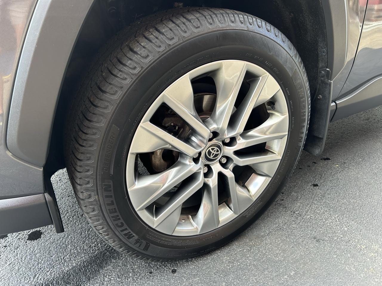 Toyota RAV4 XLE Premium AWD (Natl) 2023