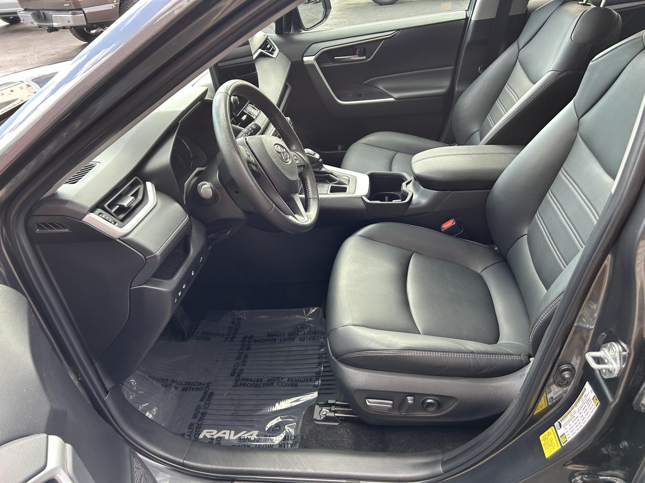 Toyota RAV4 XLE Premium AWD (Natl) 2023