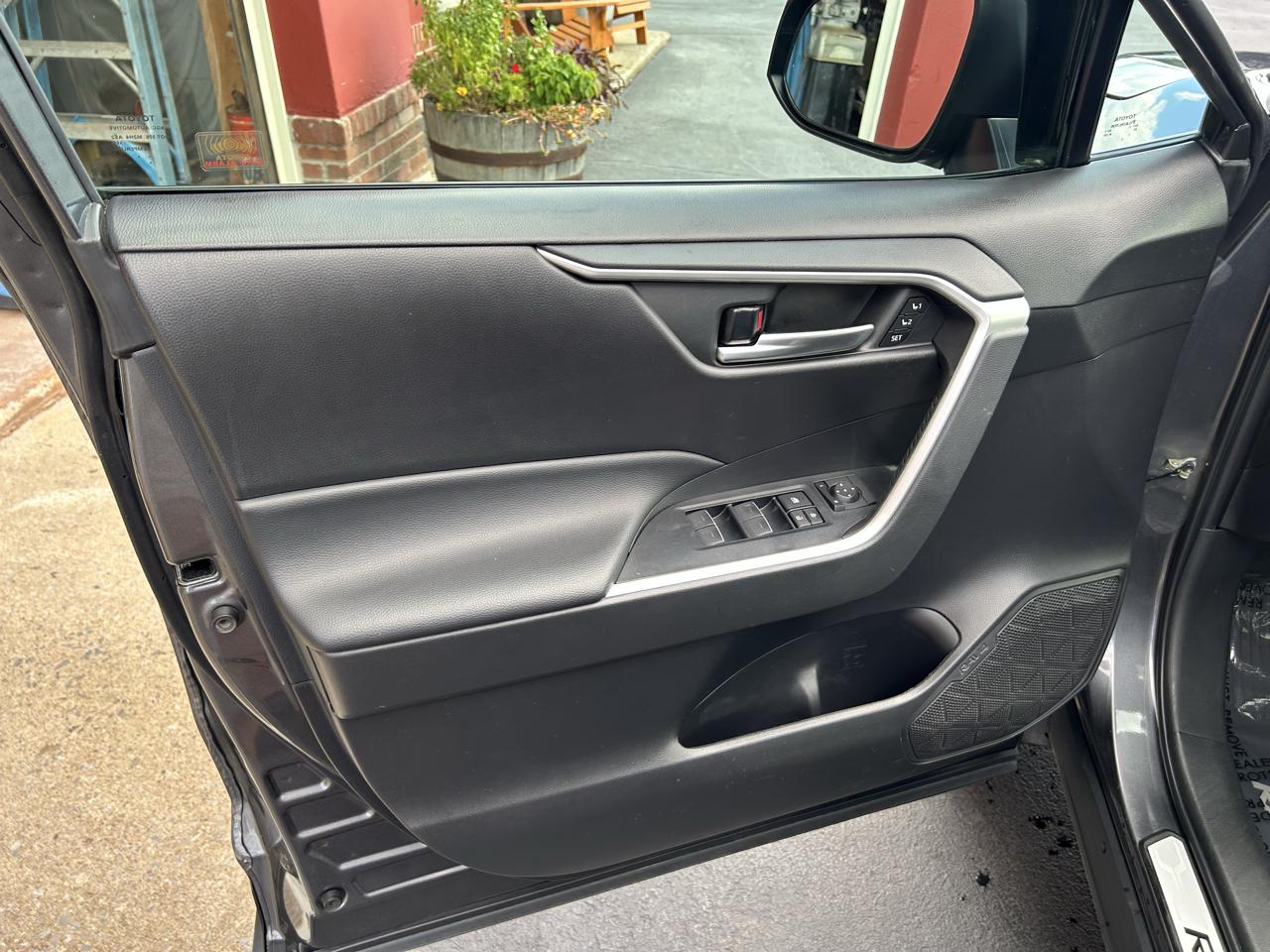 Toyota RAV4 XLE Premium AWD (Natl) 2023