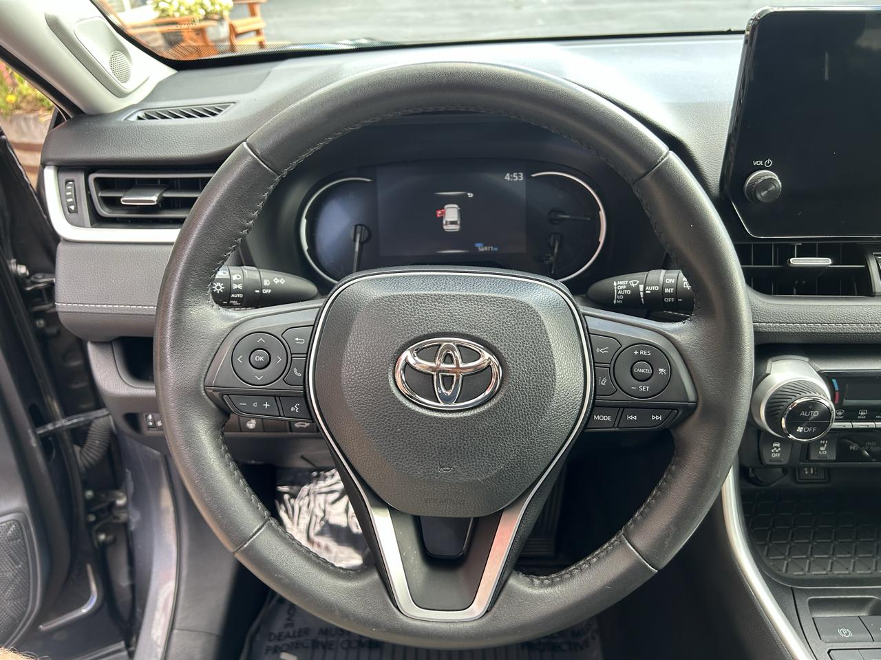 Toyota RAV4 XLE Premium AWD (Natl) 2023