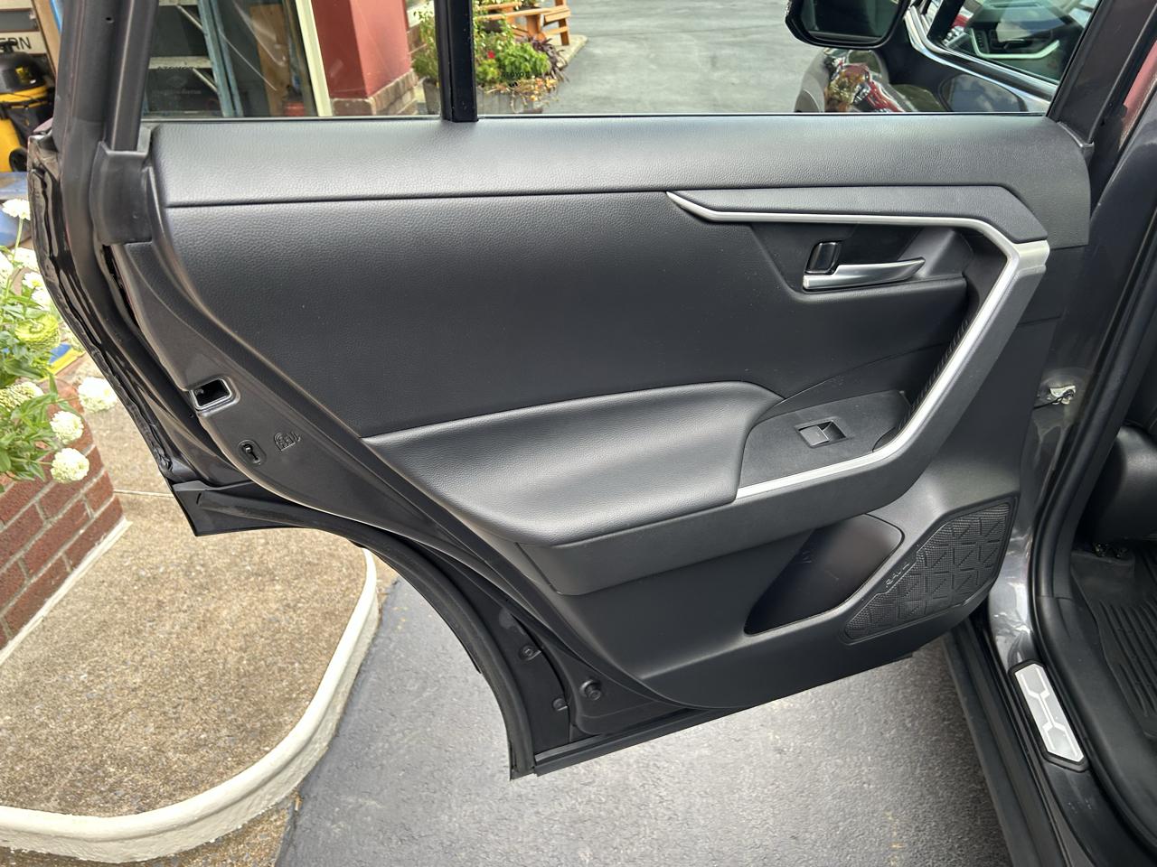 Toyota RAV4 XLE Premium AWD (Natl) 2023