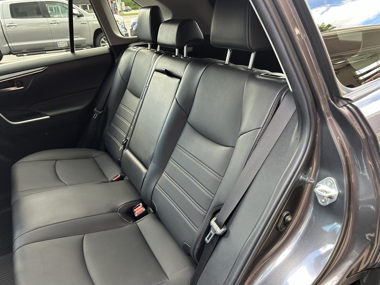 Toyota RAV4 XLE Premium AWD (Natl) 2023