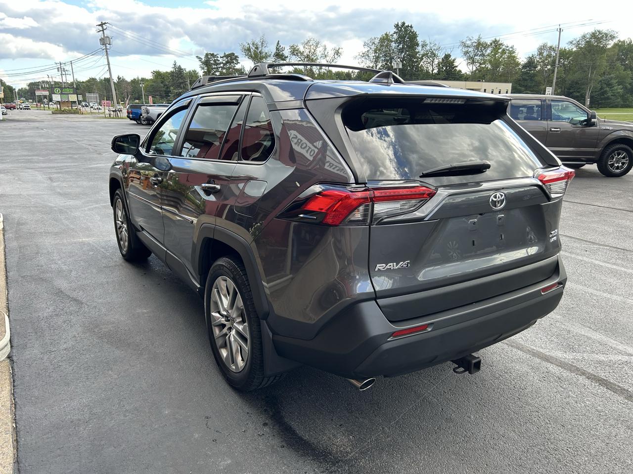 Toyota RAV4 XLE Premium AWD (Natl) 2023