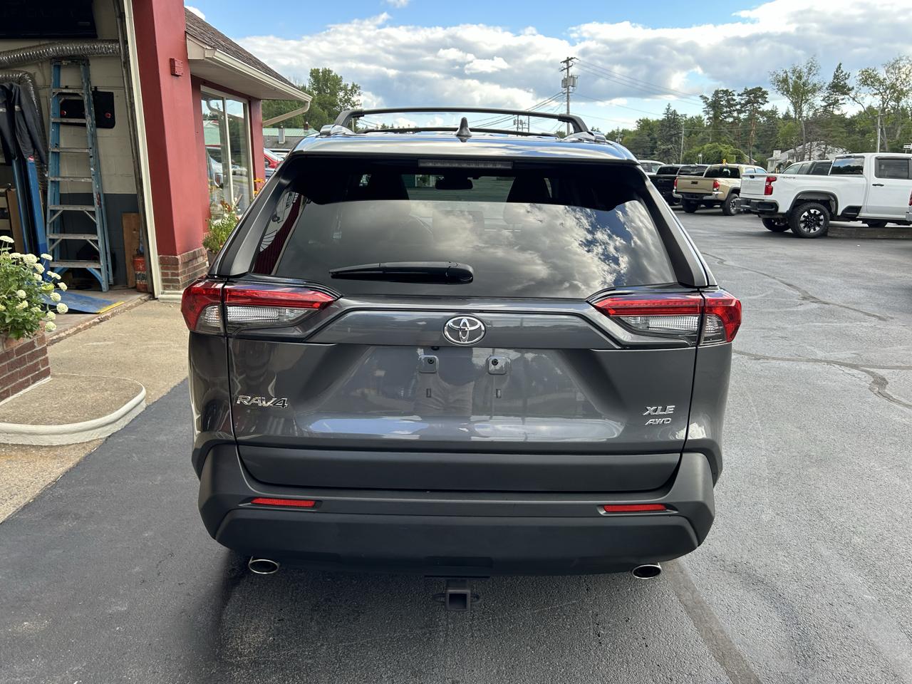Toyota RAV4 XLE Premium AWD (Natl) 2023
