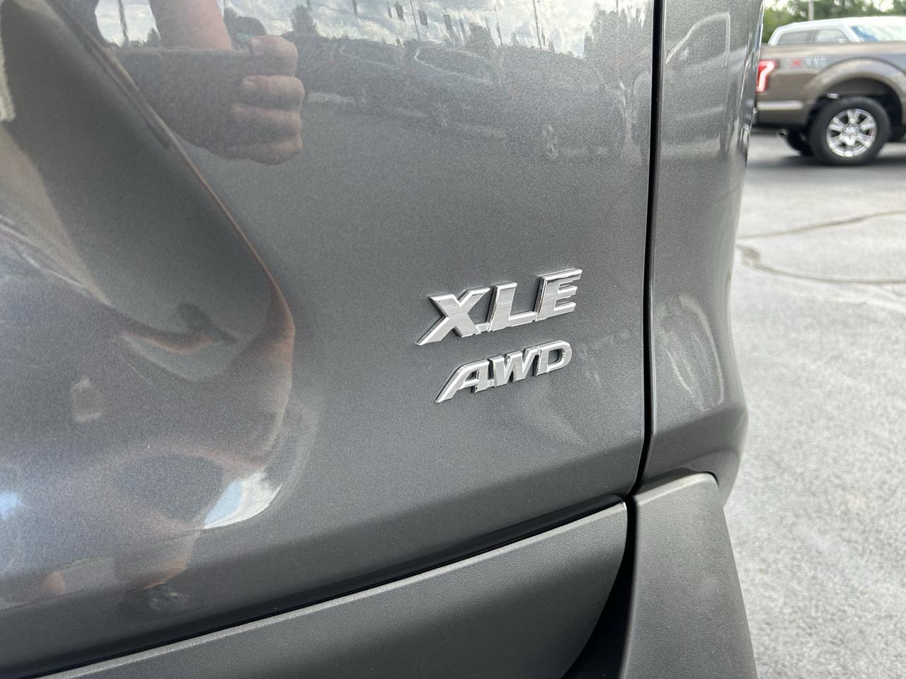 Toyota RAV4 XLE Premium AWD (Natl) 2023