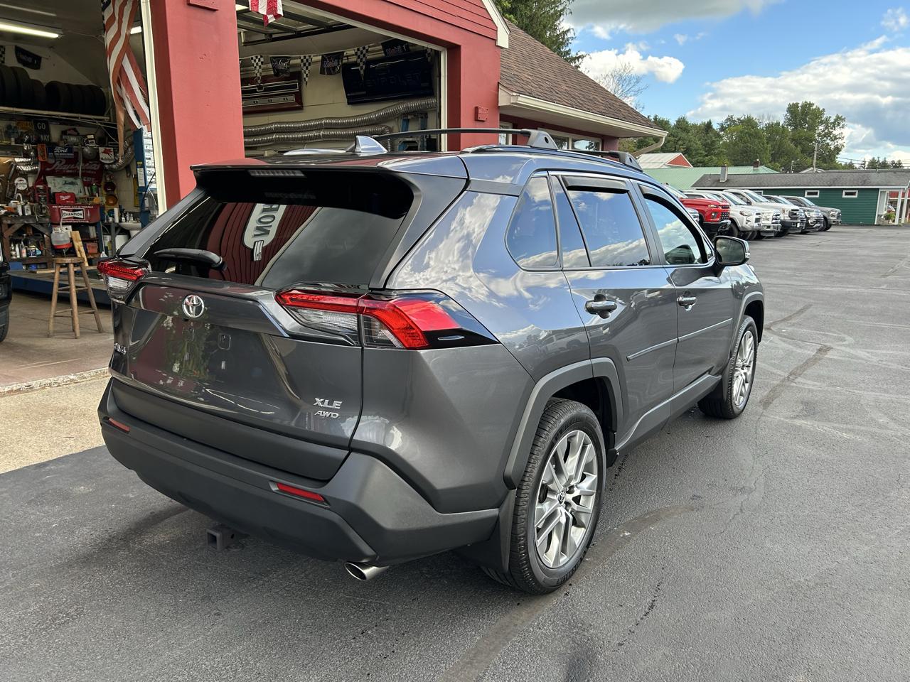 Toyota RAV4 XLE Premium AWD (Natl) 2023