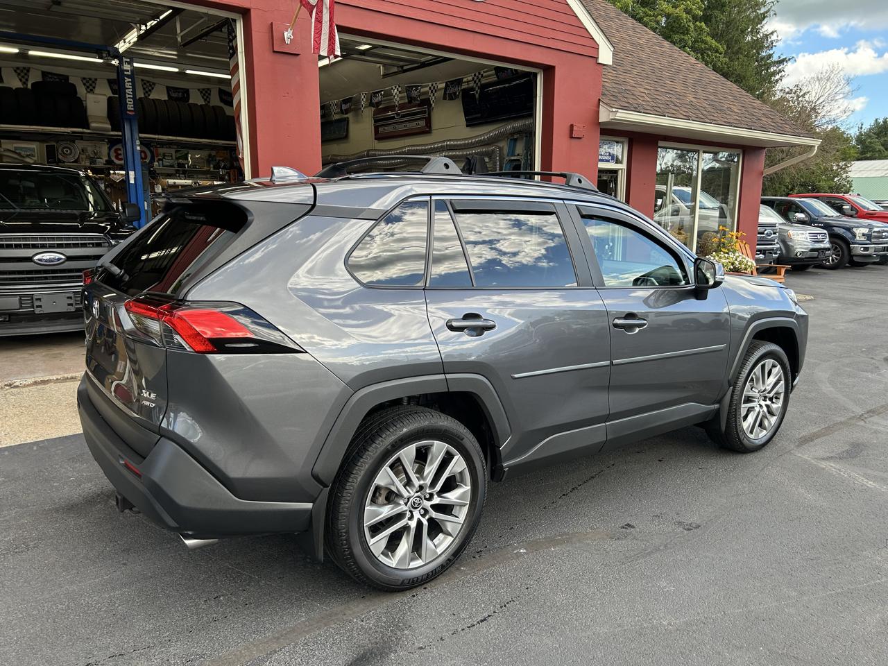 Toyota RAV4 XLE Premium AWD (Natl) 2023