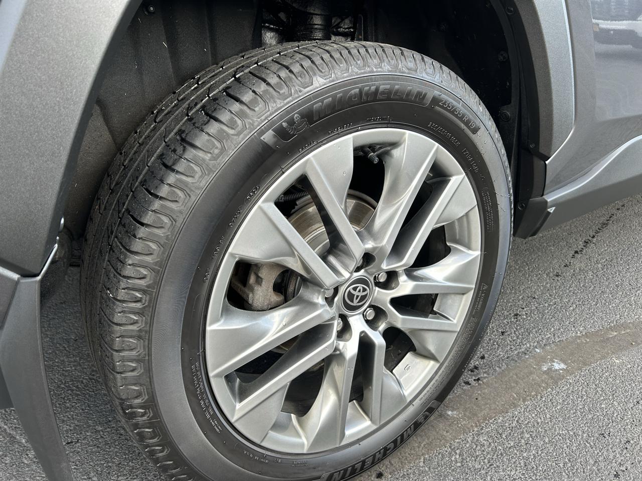 Toyota RAV4 XLE Premium AWD (Natl) 2023