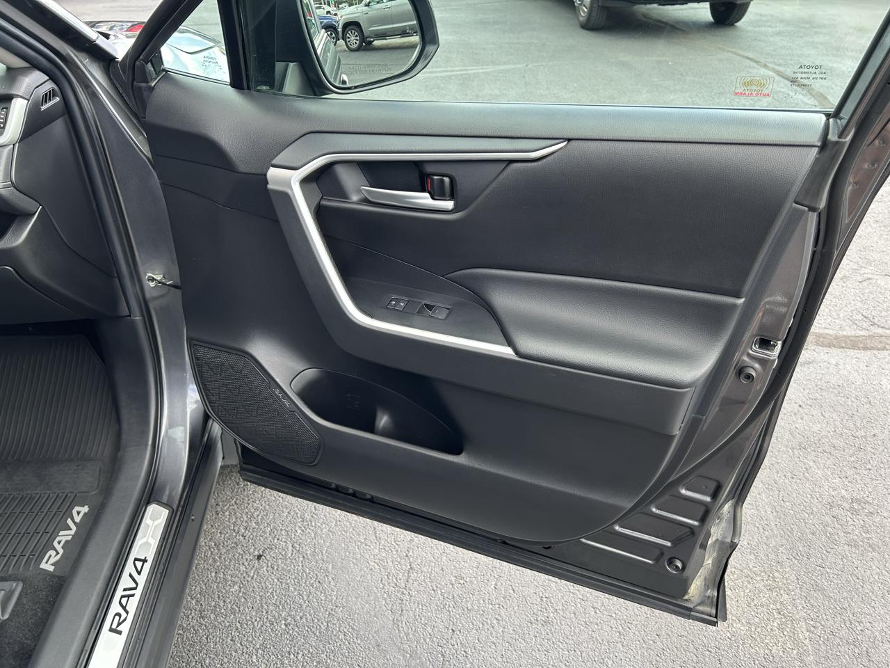 Toyota RAV4 XLE Premium AWD (Natl) 2023