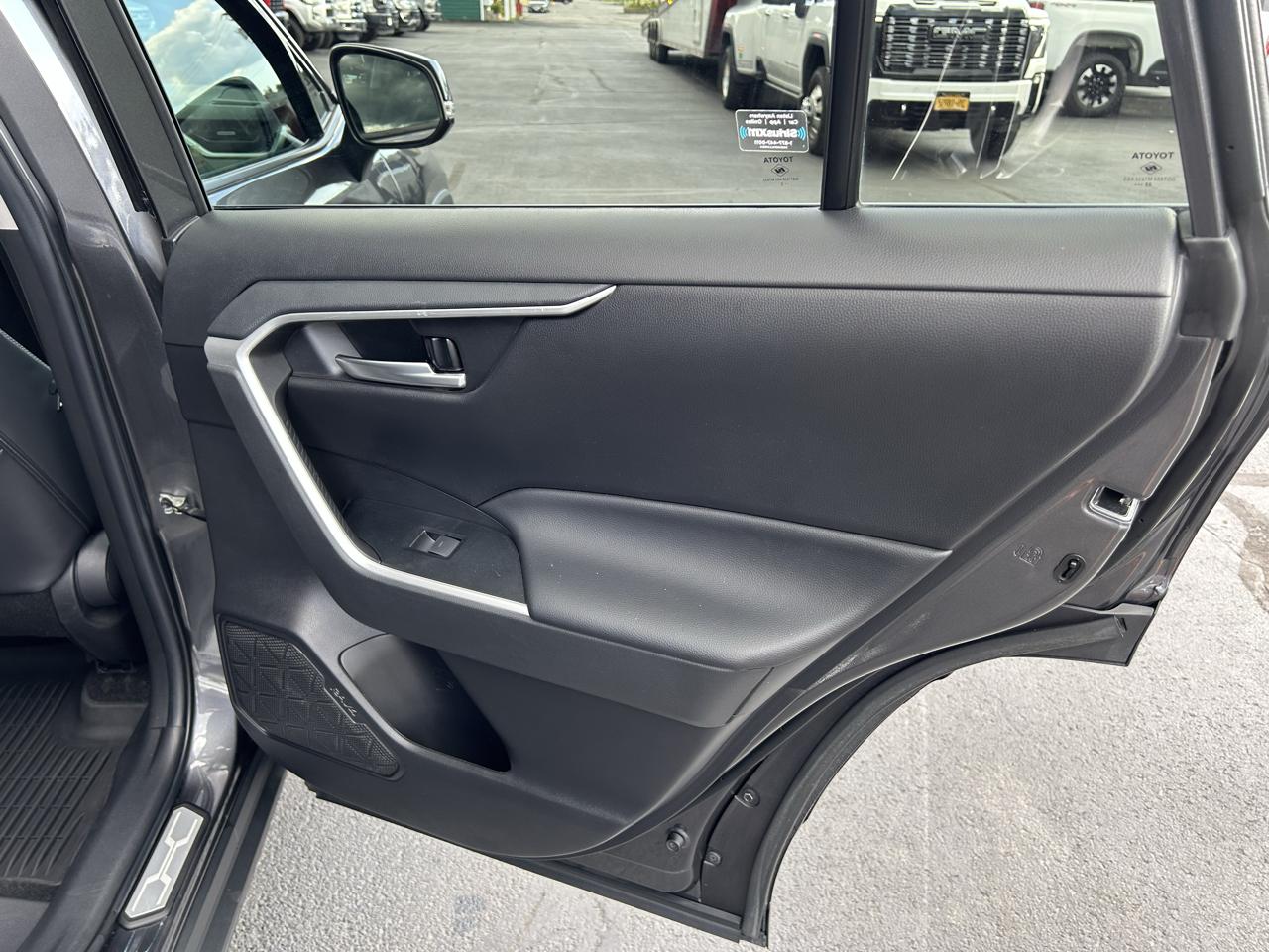 Toyota RAV4 XLE Premium AWD (Natl) 2023