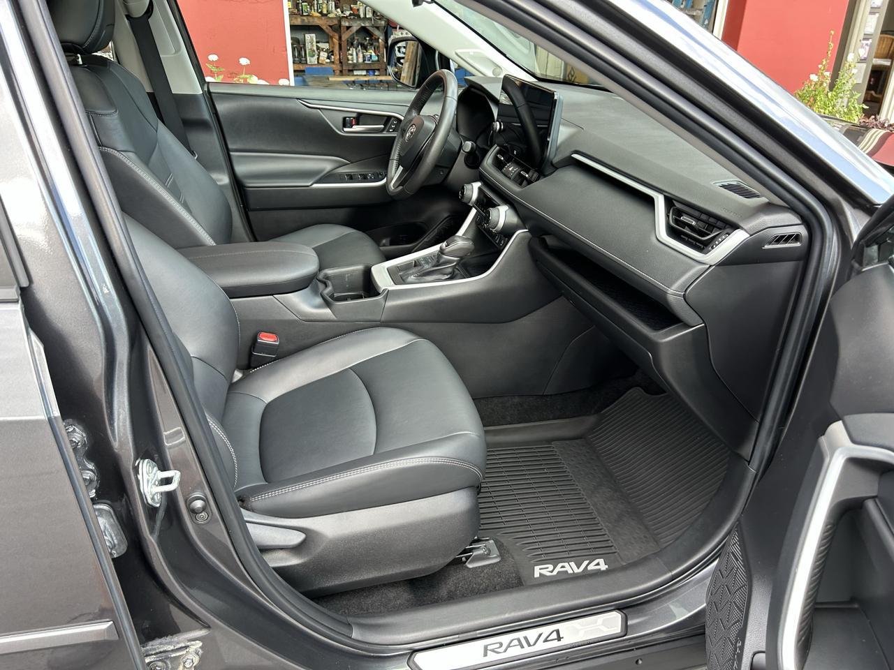 Toyota RAV4 XLE Premium AWD (Natl) 2023
