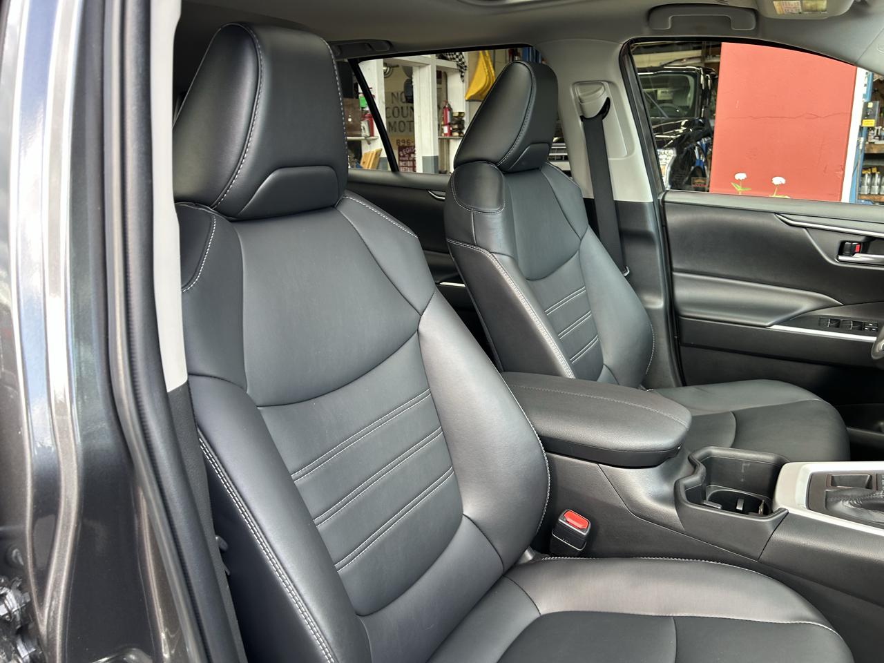 Toyota RAV4 XLE Premium AWD (Natl) 2023