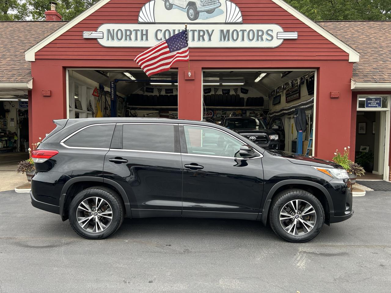 Toyota Highlander LE V6 AWD (Natl) 2019