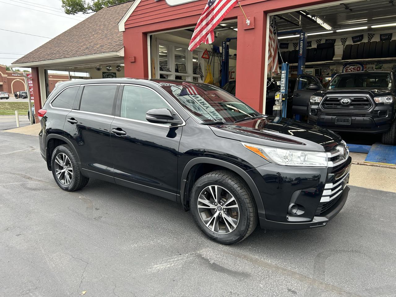 Toyota Highlander LE V6 AWD (Natl) 2019