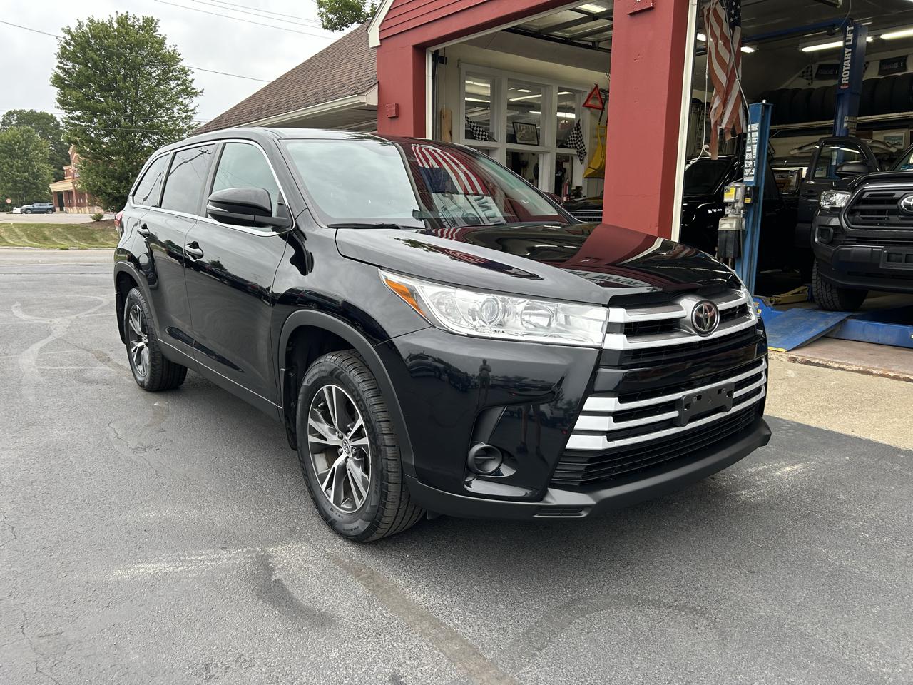 Toyota Highlander LE V6 AWD (Natl) 2019