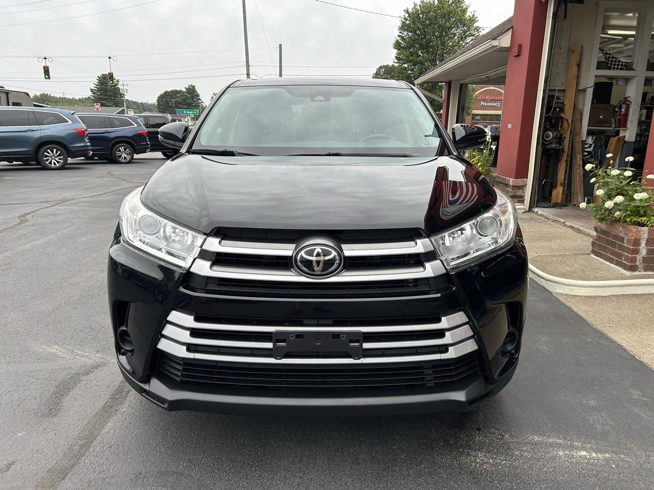 Toyota Highlander LE V6 AWD (Natl) 2019