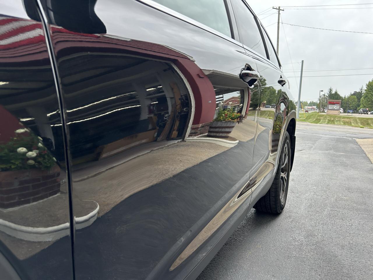 Toyota Highlander LE V6 AWD (Natl) 2019