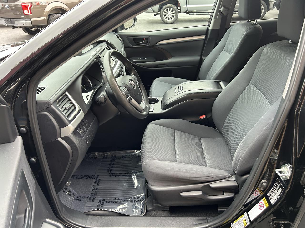 Toyota Highlander LE V6 AWD (Natl) 2019