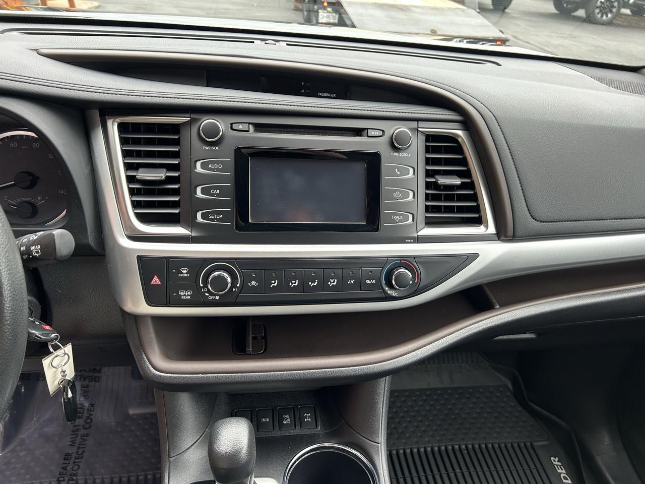 Toyota Highlander LE V6 AWD (Natl) 2019