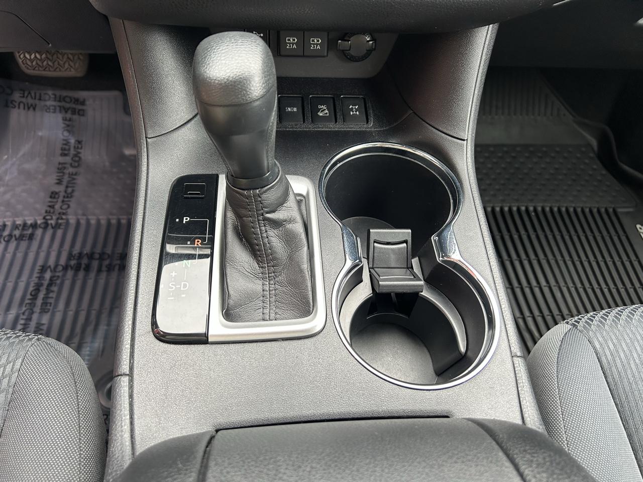 Toyota Highlander LE V6 AWD (Natl) 2019