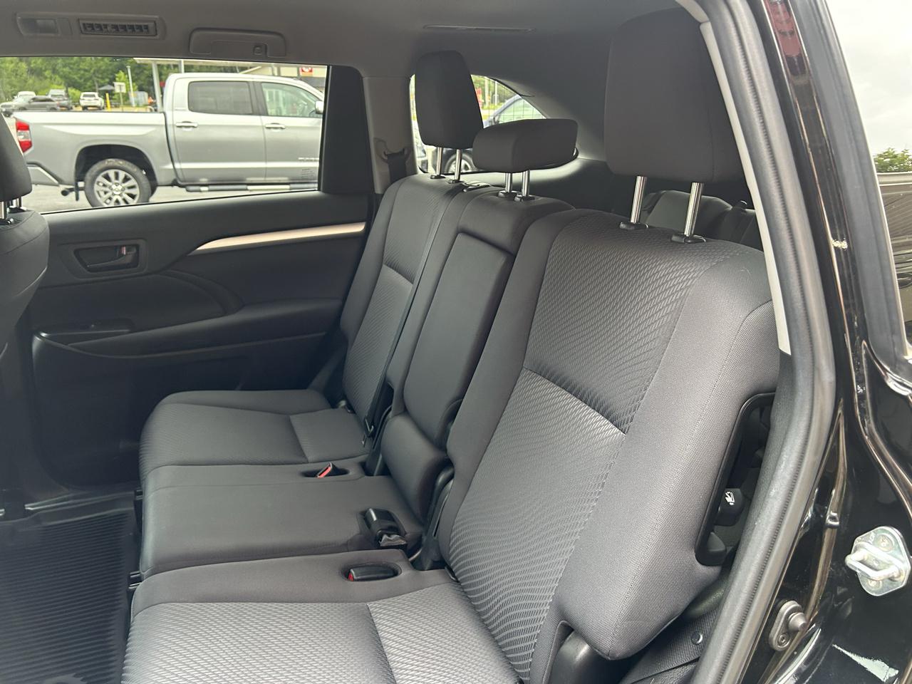 Toyota Highlander LE V6 AWD (Natl) 2019