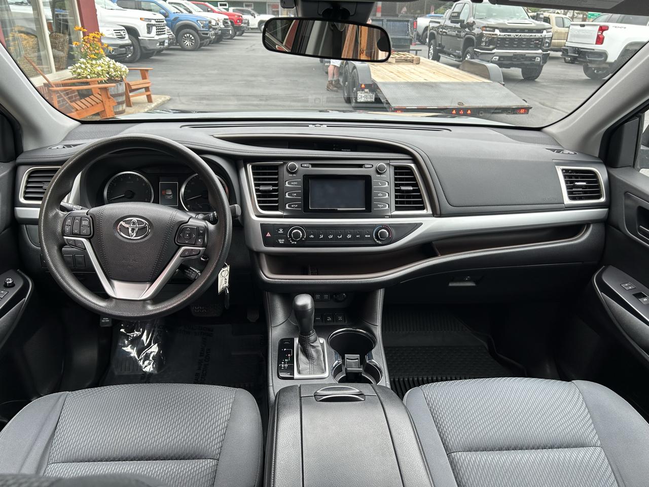 Toyota Highlander LE V6 AWD (Natl) 2019