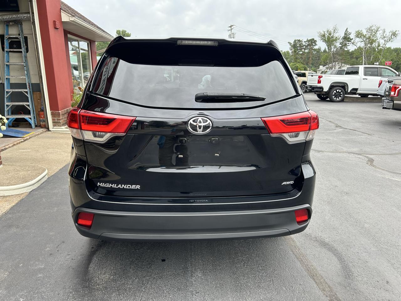 Toyota Highlander LE V6 AWD (Natl) 2019