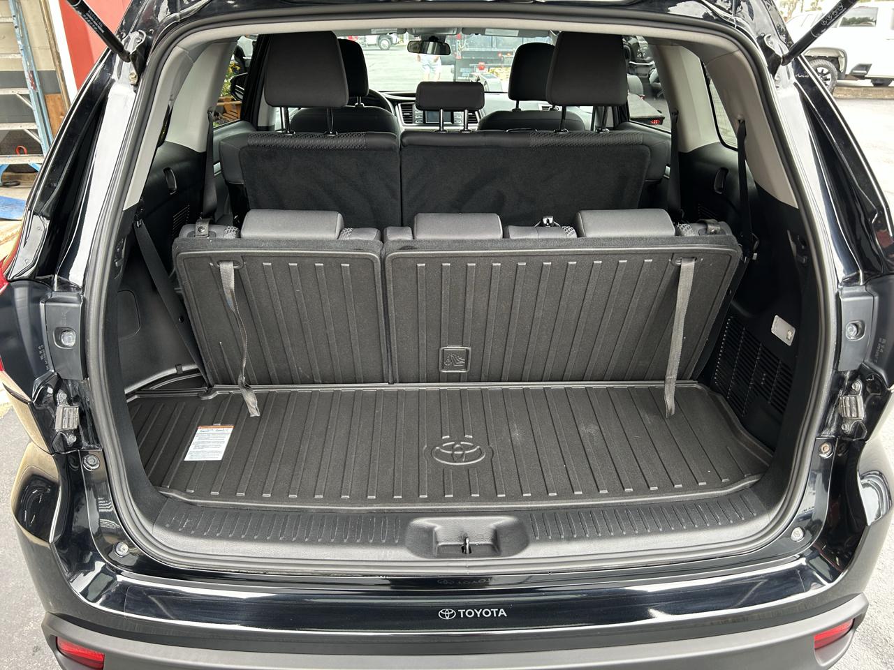 Toyota Highlander LE V6 AWD (Natl) 2019