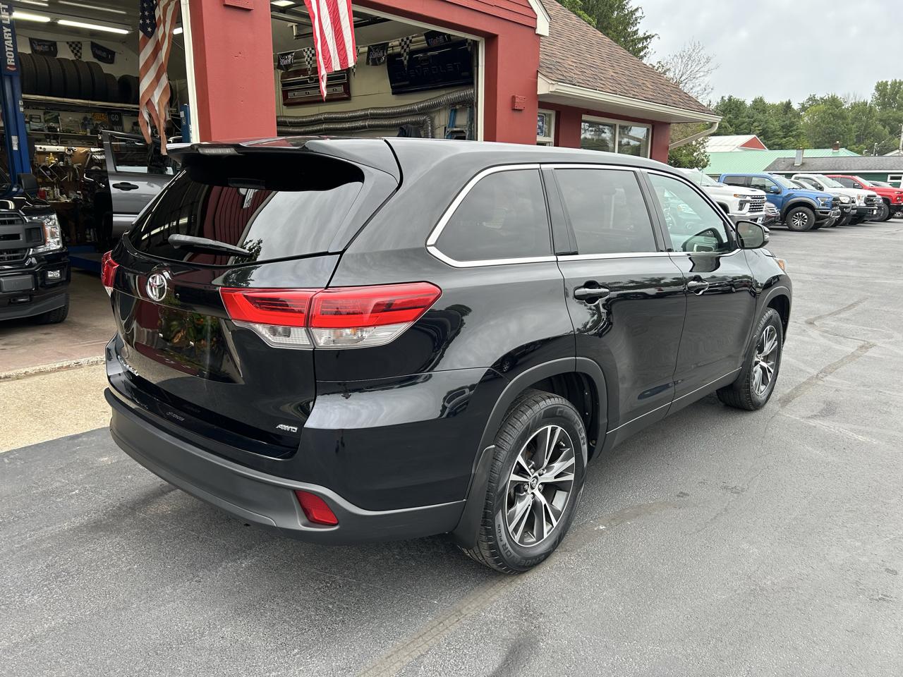 Toyota Highlander LE V6 AWD (Natl) 2019