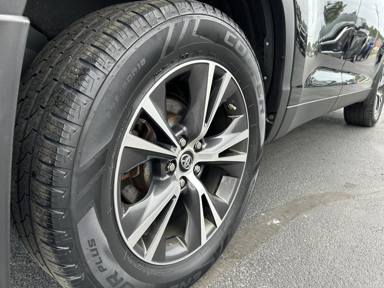 Toyota Highlander LE V6 AWD (Natl) 2019