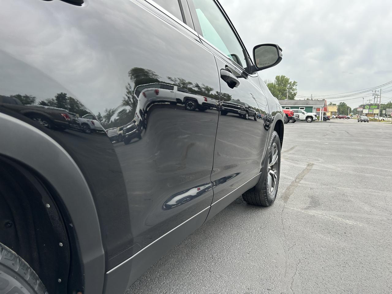 Toyota Highlander LE V6 AWD (Natl) 2019