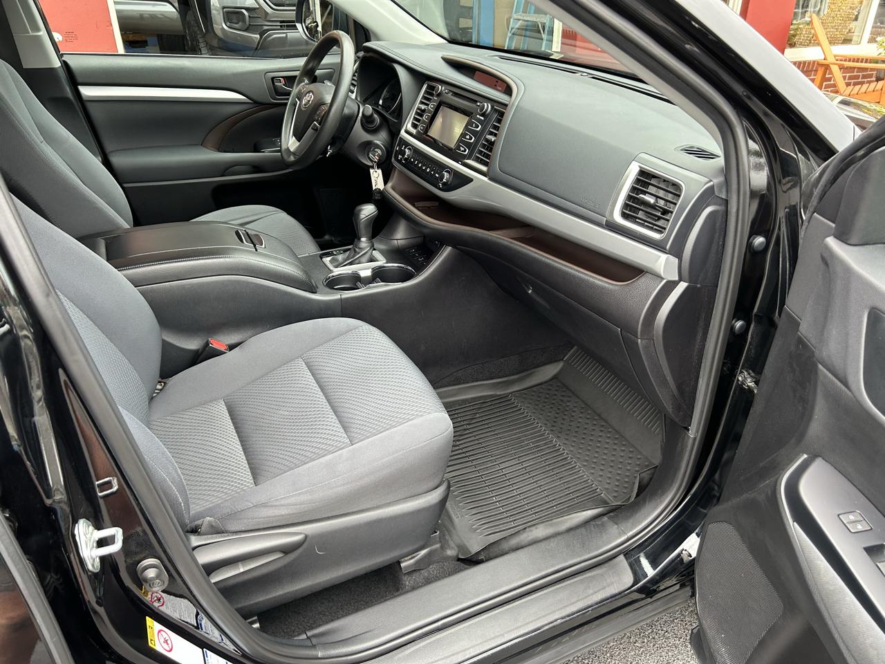 Toyota Highlander LE V6 AWD (Natl) 2019