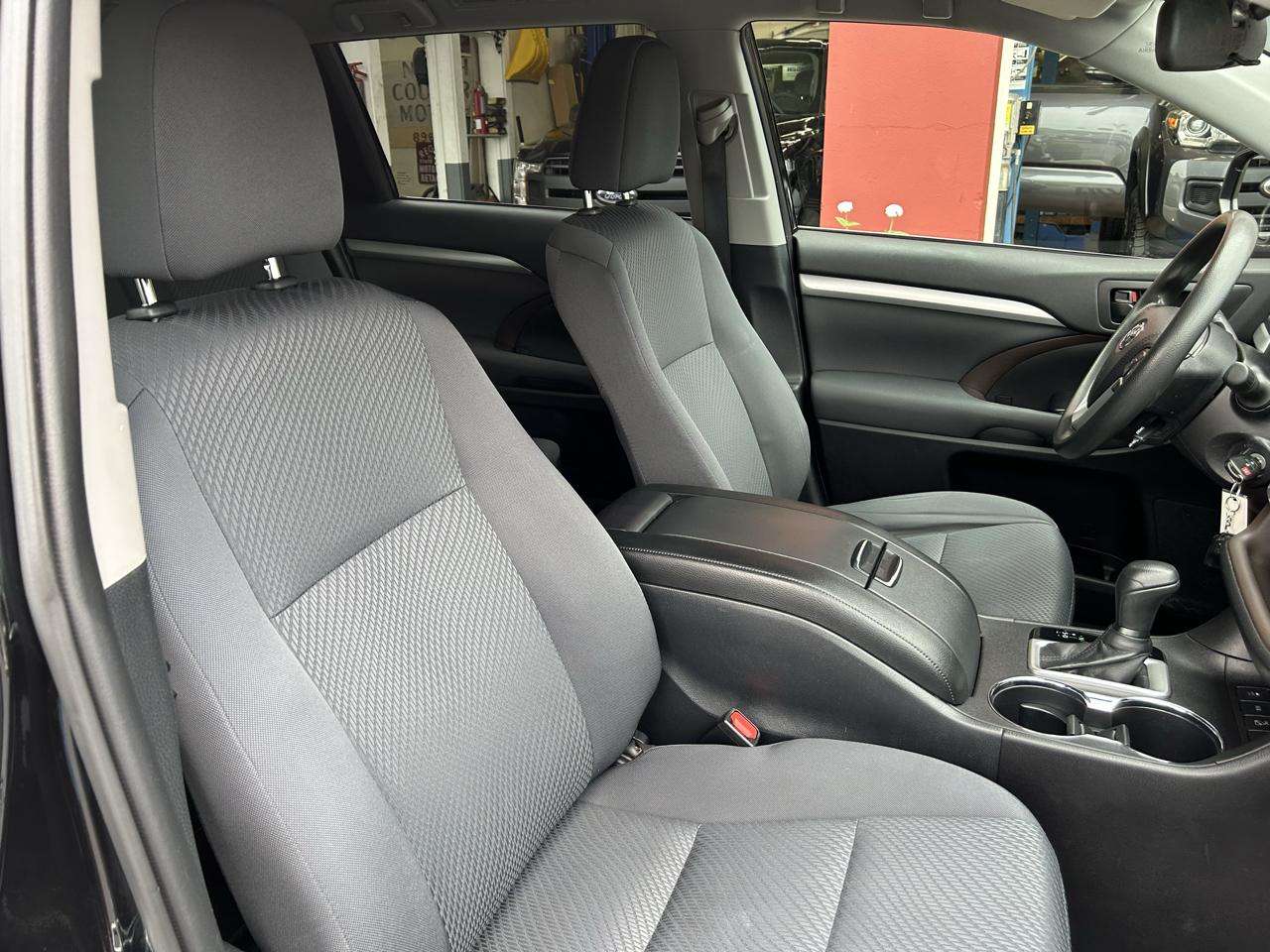 Toyota Highlander LE V6 AWD (Natl) 2019