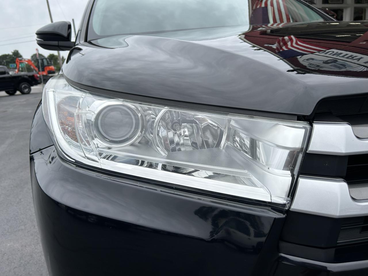 Toyota Highlander LE V6 AWD (Natl) 2019