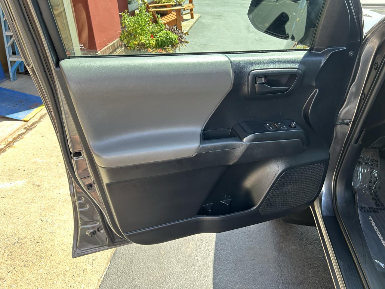 Toyota Tacoma 4WD SR5 Access Cab 6' Bed V6 AT (Natl) 2019